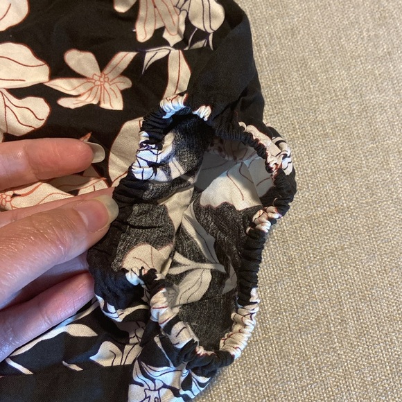 Sanctuary black, and white crop top - Picture 6 of 6